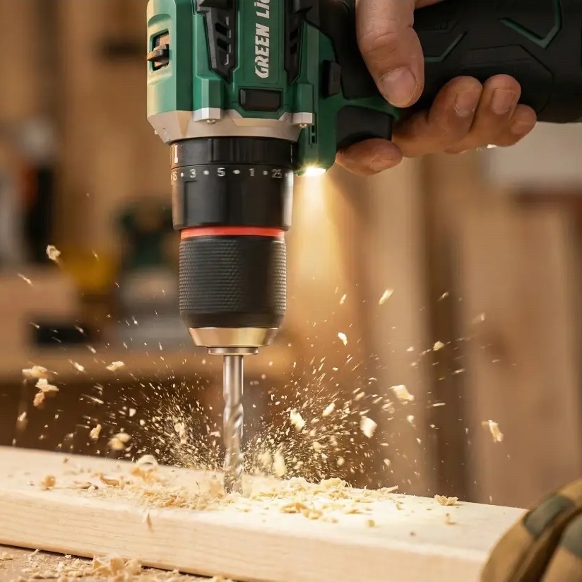 دریل چکشی شارژی گرین لاین GD 15 Pro Drive موتور براشلس 55 نیوتنمتر، دو باتری 18 ولت + ست 24 پارچه